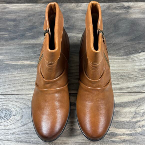 NEW Unstructured by Clarks 9.5M Rosely Zip Dark Tan Leather Ruched Ankle Boots - Picture 3 of 12
